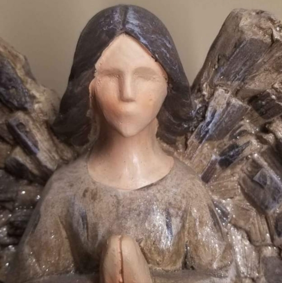 Indoor angel praying hands statue. Stands 21 inches high. - Picture 3 of 11